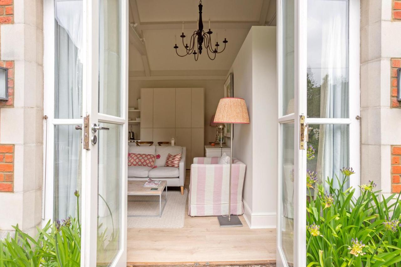 The Annexe - Beautiful Apartment With Garden Close To Heathrow And Windsor ステーンズ エクステリア 写真