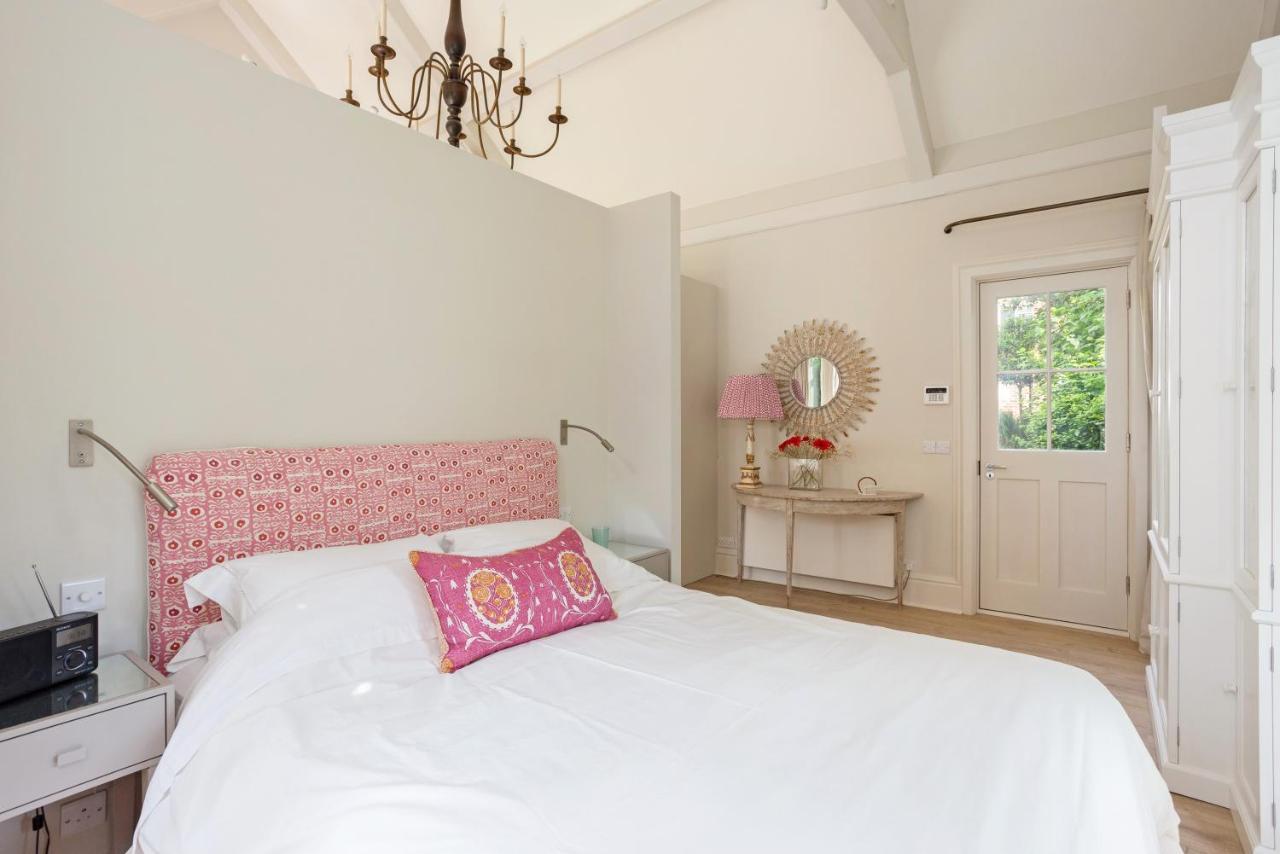 The Annexe - Beautiful Apartment With Garden Close To Heathrow And Windsor ステーンズ エクステリア 写真