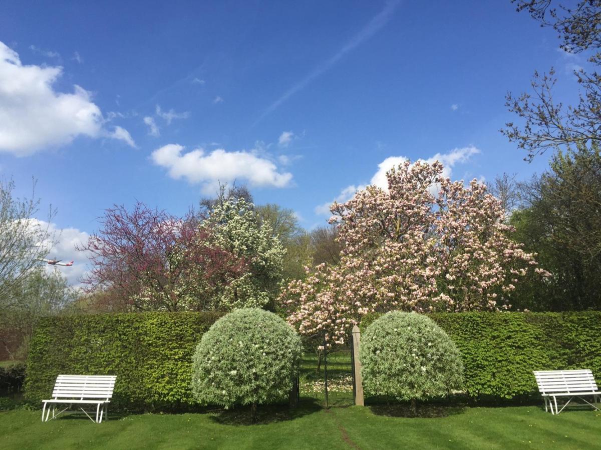 The Annexe - Beautiful Apartment With Garden Close To Heathrow And Windsor ステーンズ エクステリア 写真