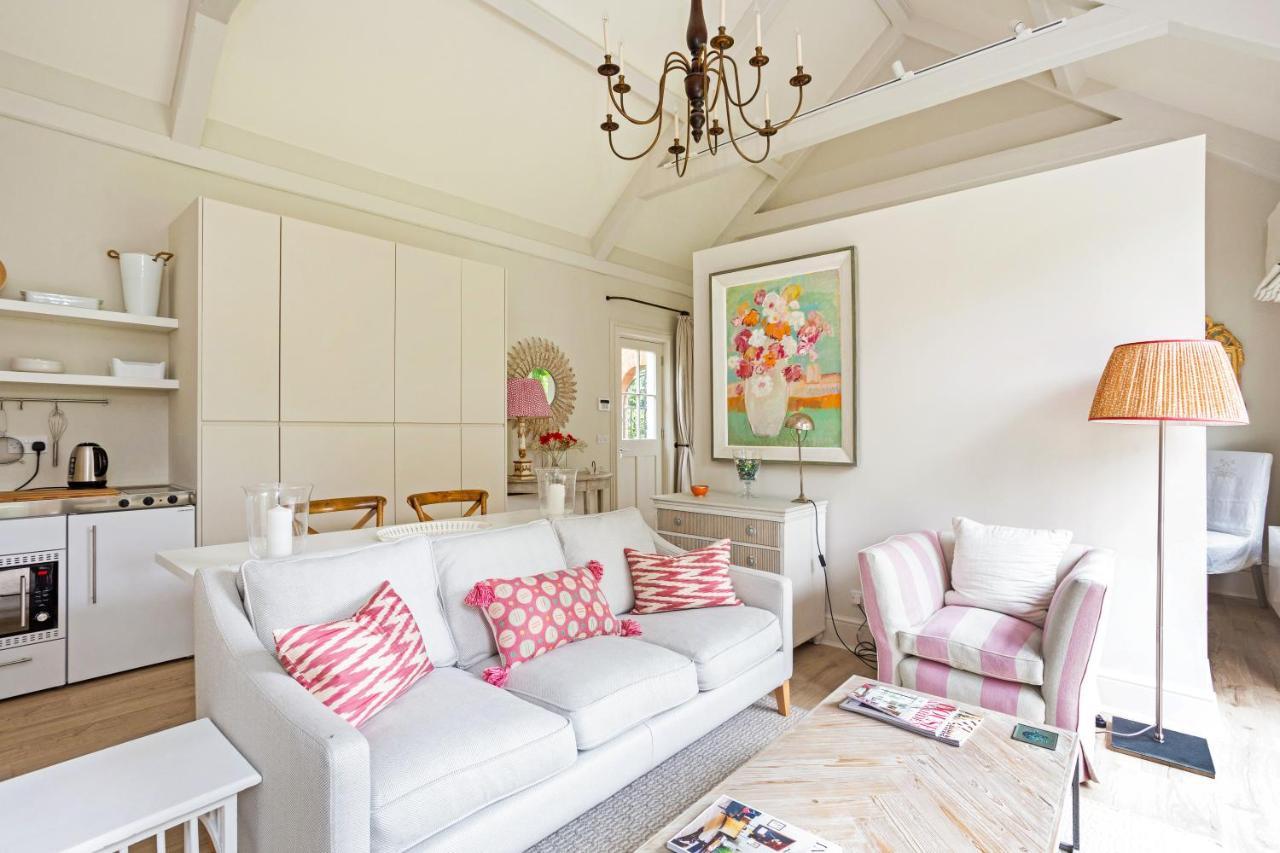 The Annexe - Beautiful Apartment With Garden Close To Heathrow And Windsor ステーンズ エクステリア 写真